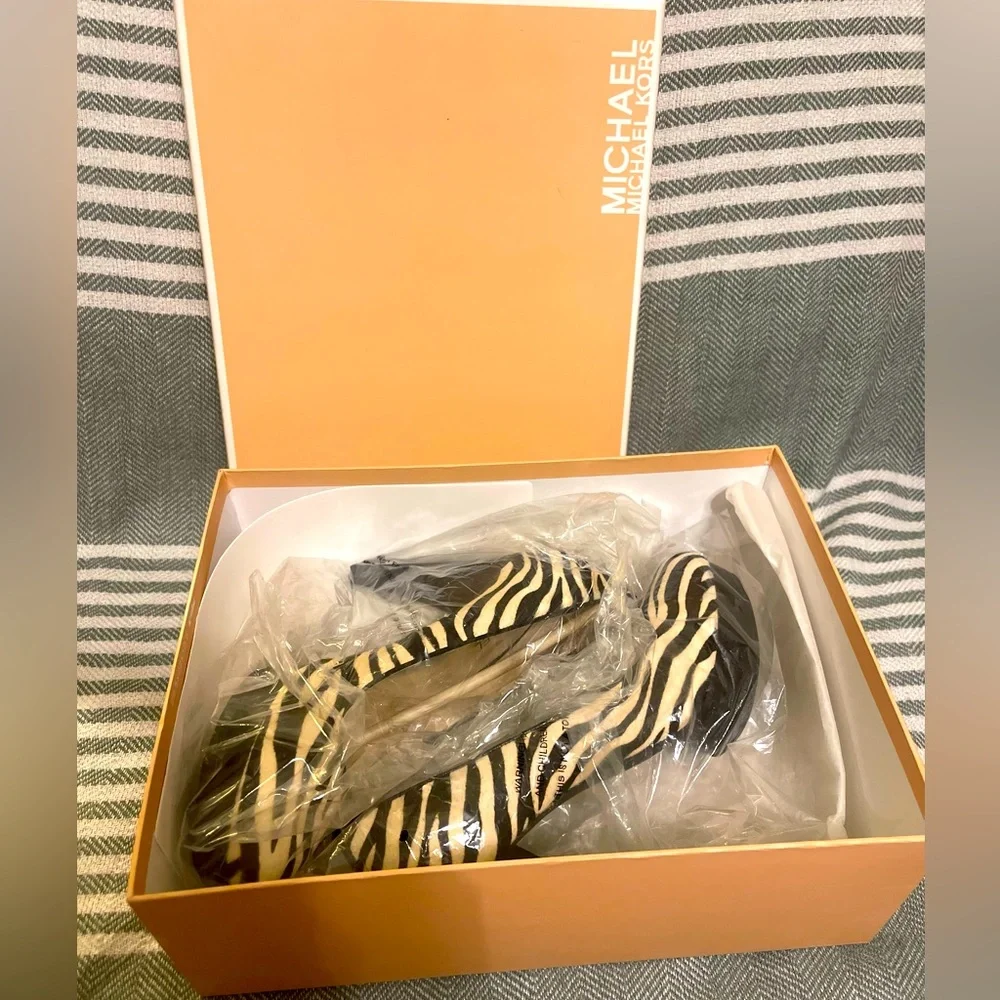 Michael Kors Zebra Haircalf Dermott Pump Size 7M.‎